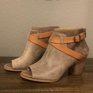 7.5 Lucky Brand peep toe boots